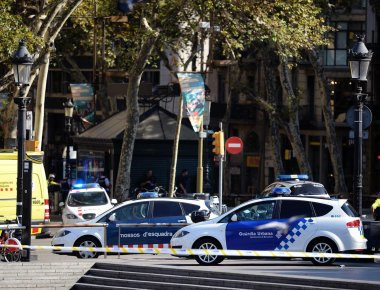 Συγκινητικό βίντεο: Αστυνομικός παρηγορεί μωρό μετά το μακελειό στη Βαρκελώνη